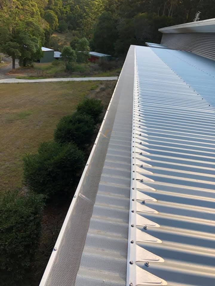 2mm-Steel-Gutter-Guard-Lowood 2mm steel gutter guard Lowood installed on a corrugated roof for fine debris, gum leaves and ember protection.